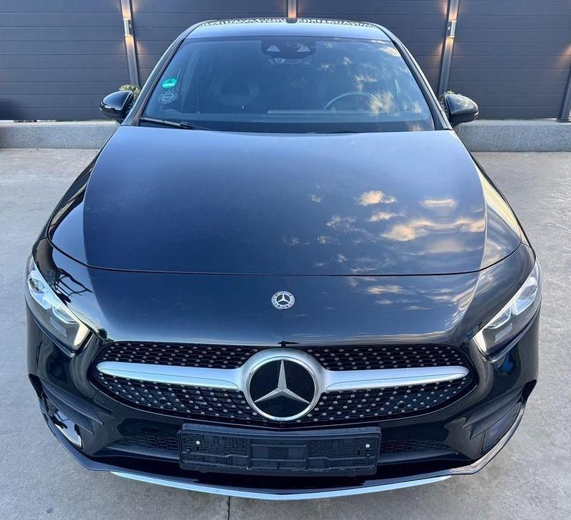 Schwarz Gebraucht 2022 Mercedes A250 Limousine | 28.500 € (Fairer Preis) - Bild 1/4