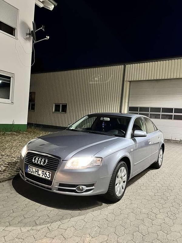 Grau Gebraucht 2005 Audi A4 Limousine | 4.500 € (Etwas zu teuer) - Bild 1/4