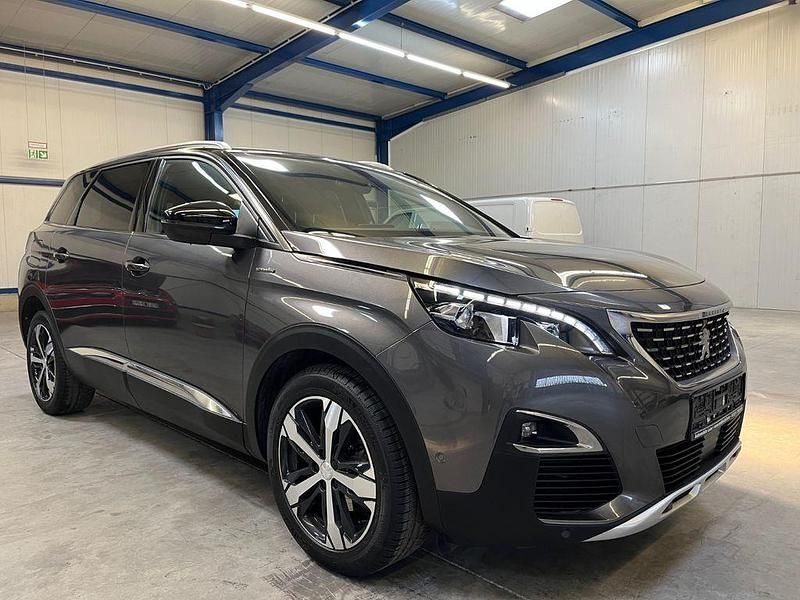 Grau Gebraucht 2020 Peugeot 5008 GT-line Van / Kleinbus | 20.766 € (Fairer Preis) - Bild 1/4