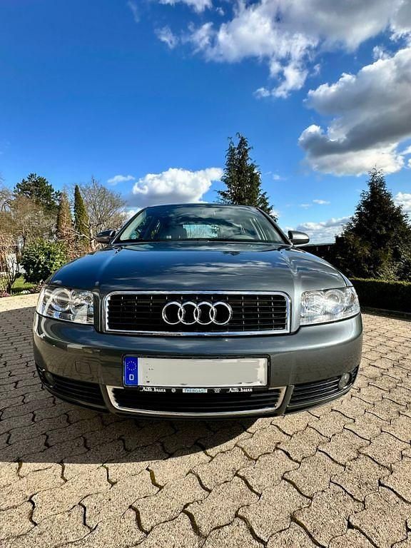 Używany Audi A4 Basis 131 KM (96 kW) 2003 Szary Sedan/Limuzyna