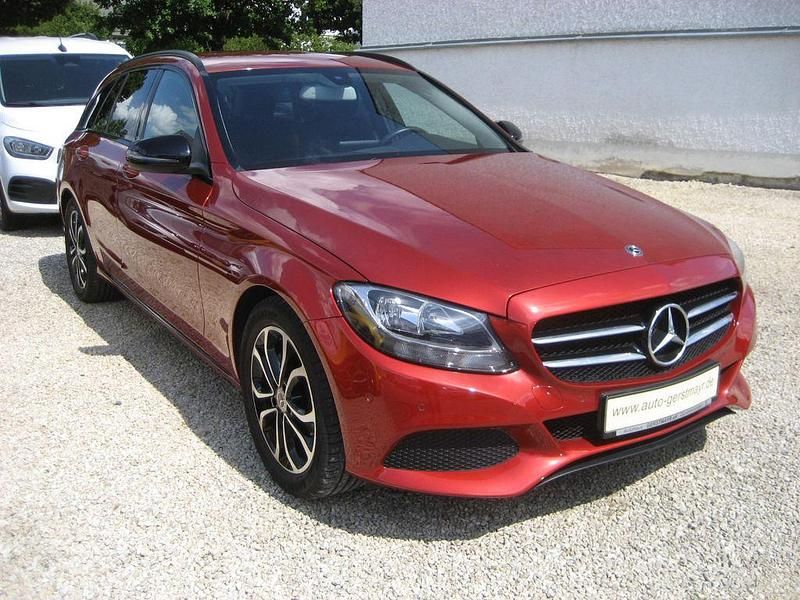 Gebraucht Mercedes C180 156 PS (114 kW) 2018 Rot Kombi