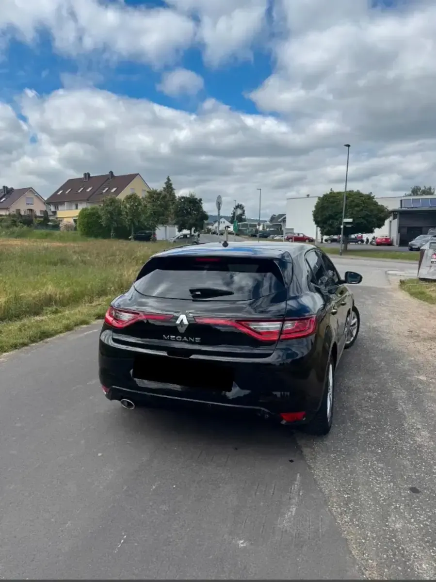 Gebraucht Renault Mégane IV 110 PS (80 kW) 2016 Schwarz Limousine