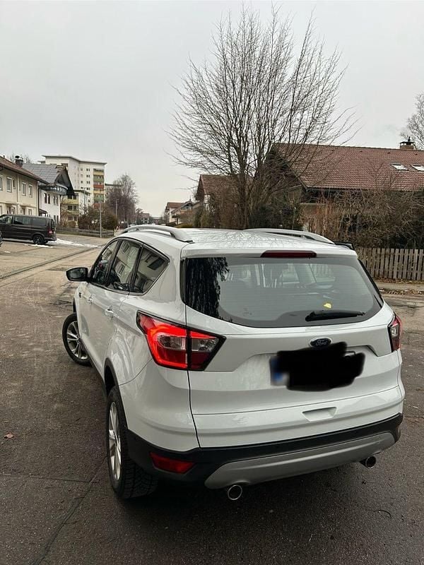 Gebraucht Ford Kuga Titanium 150 PS (110 kW) 2019 Weiß SUV