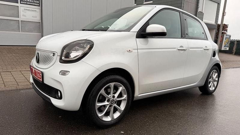Weiß Gebraucht 2015 Smart ForFour Passion Kleinwagen | 6.990 € (Guter Preis) - Bild 1/4