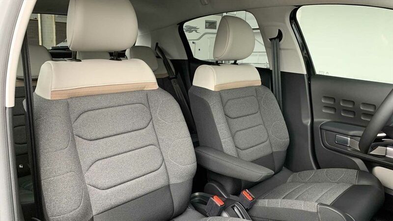 Gebraucht Citroën C3 Shine 110 PS (80 kW) 2022 Schwarz / perlaneroschwarz zweifarbig / metallic Kleinwagen