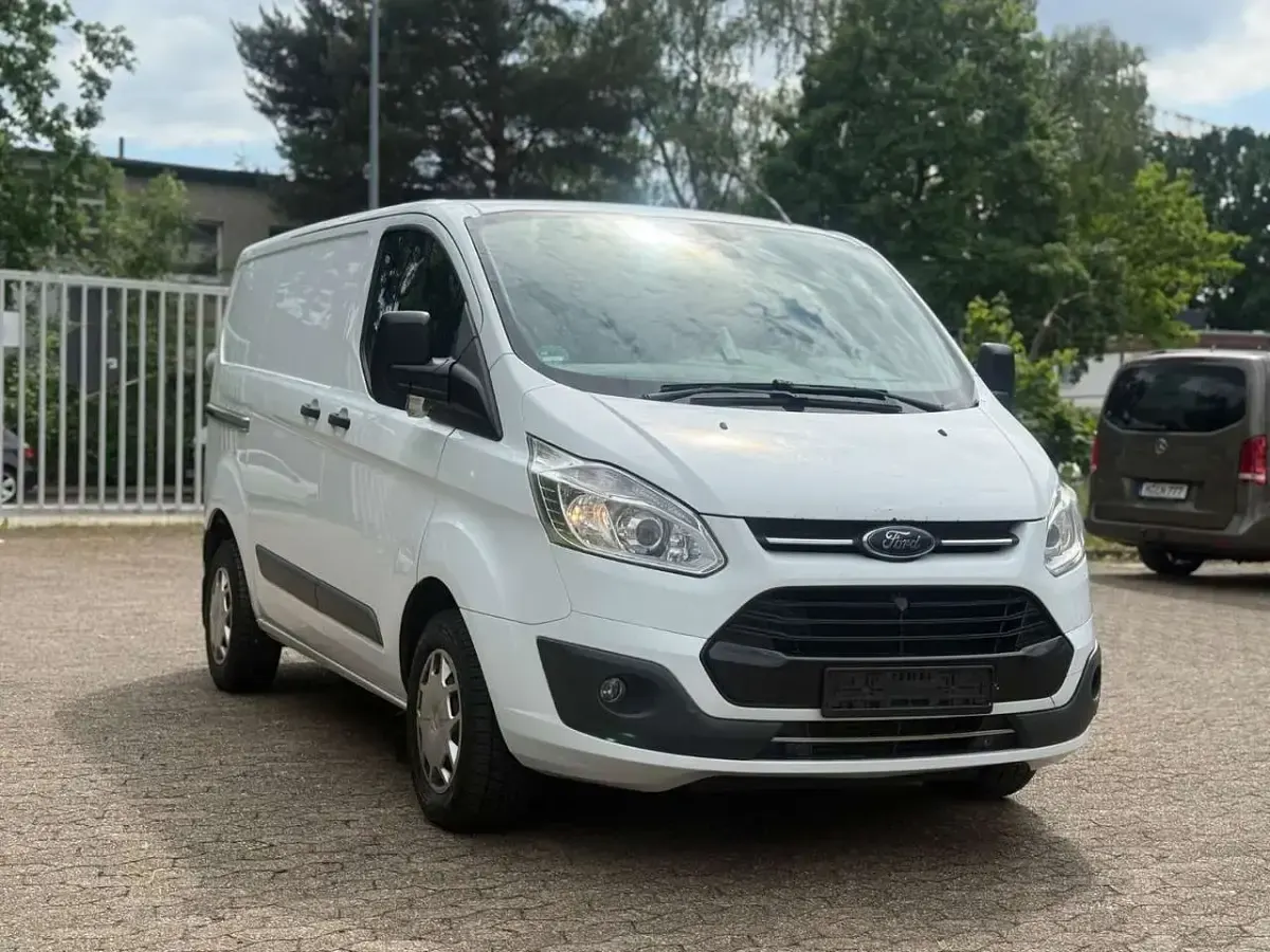 Gebraucht Ford Transit Custom Trend 105 PS (77 kW) 2017 Weiß Van / Kleinbus