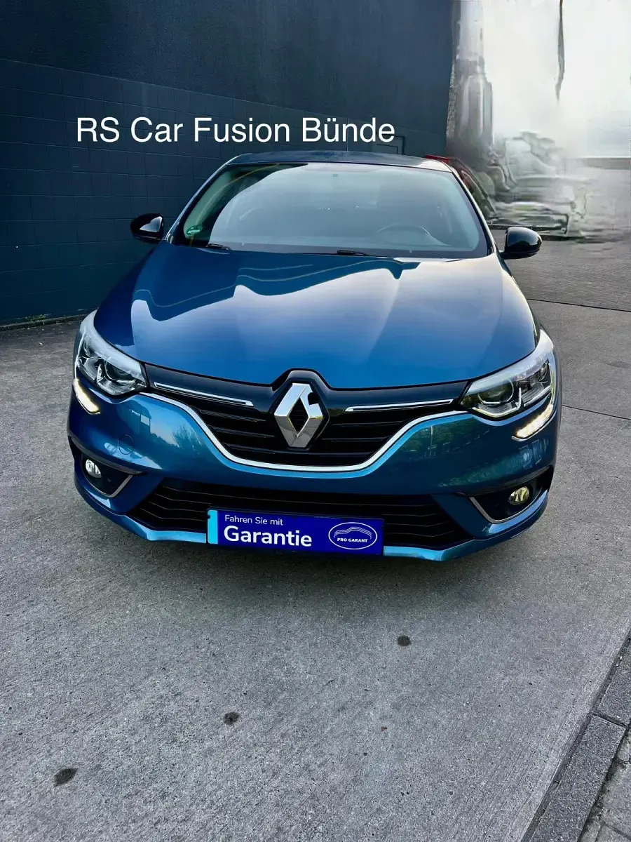 Używany Renault Mégane LIMITED 110 KM (80 kW) 2018 Niebieski Sedan/Limuzyna
