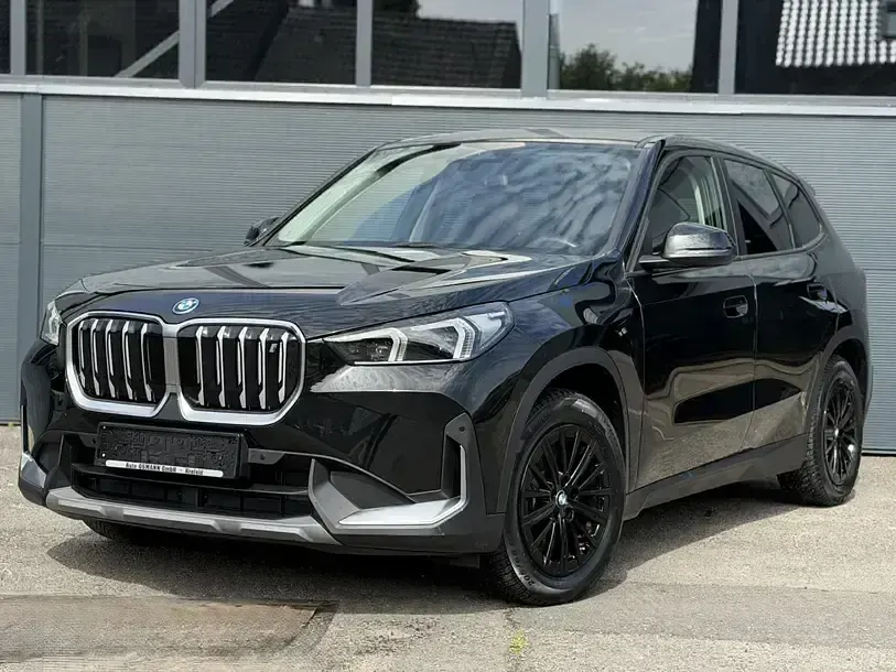 Używany BMW iX1 230 kW (313 KM) 2023 Czarny SUV