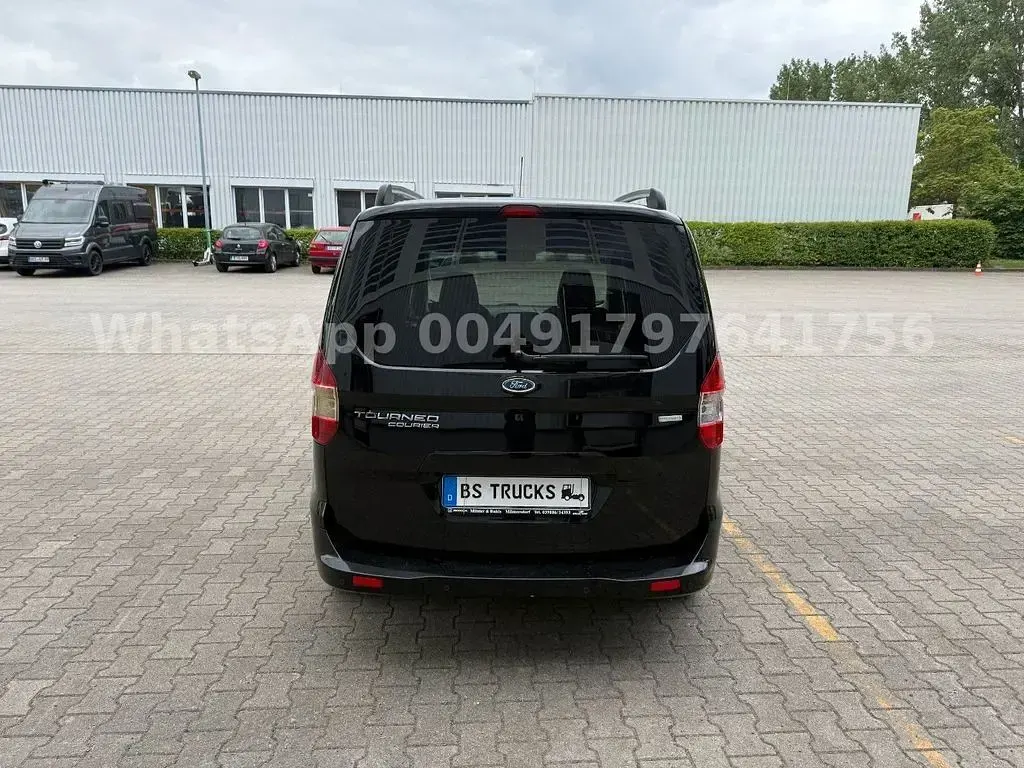 Gebraucht Ford Tourneo Courier Titanium 101 PS (74 kW) 2016 Schwarz Van / Kleinbus