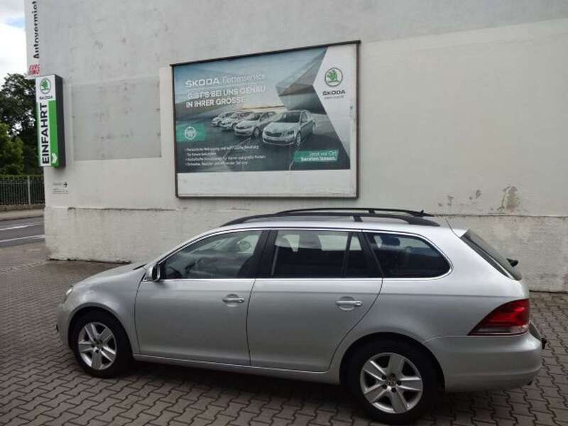 Reflexsilber metallic Gebraucht 2010 VW Golf VI Comfortline Kombi | 9.450 € (Teuer) - Bild 1/4
