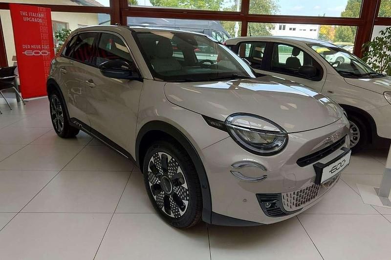 Neu Fiat 600E La Prima 114 kW (156 PS) 2025 Beige SUV