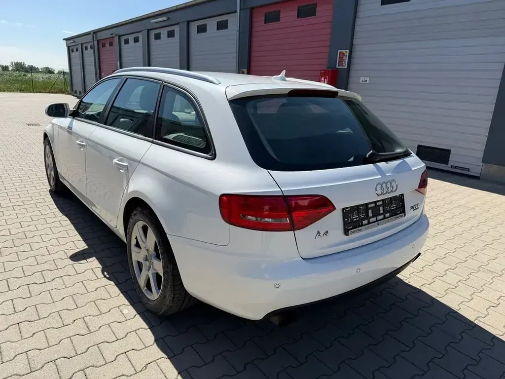 Używany Audi A4 Ambition 211 KM (155 kW) 2011 Biały Kombi