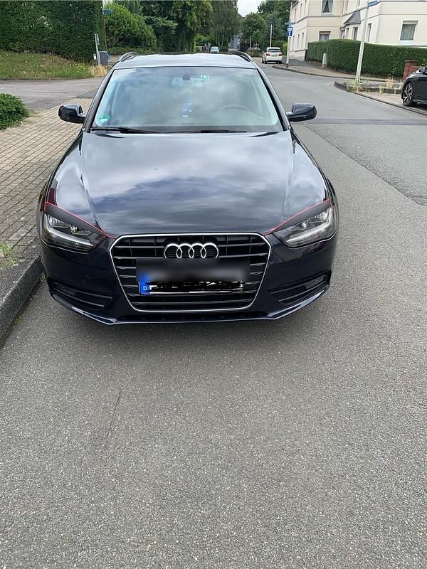 Blau Gebraucht 2013 Audi A4 Kombi | 6.000 € (Guter Preis) - Bild 1/4