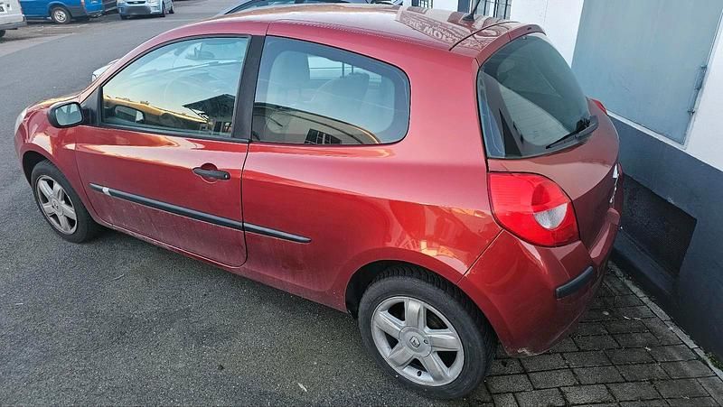 Gebraucht Renault Clio II 75 PS (55 kW) 2005 Rot Kleinwagen