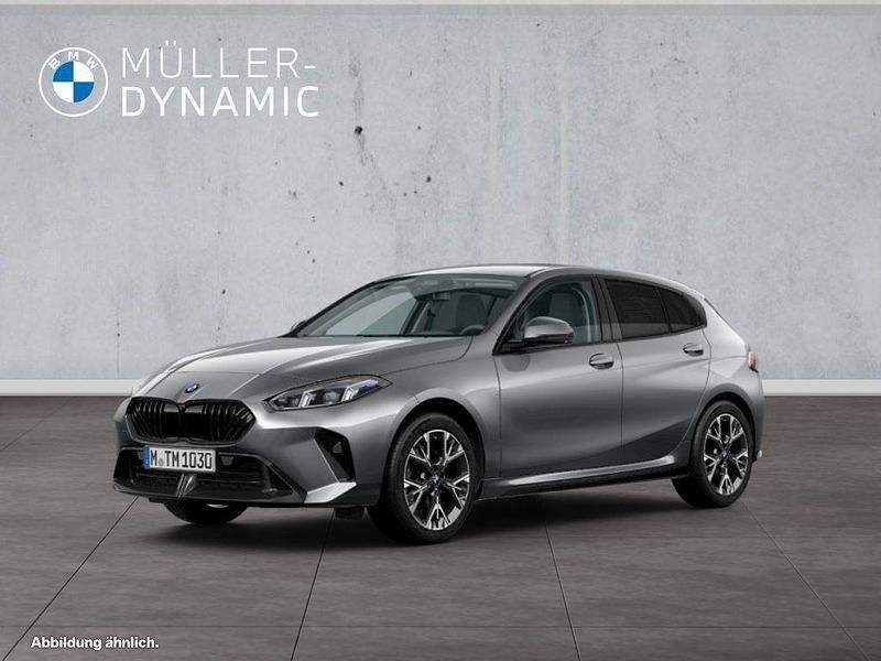 Skyscraper grau metallic Neu 2025 BMW 120 M Sport Kleinwagen | 40.410 € (Etwas zu teuer) - Bild 1/4