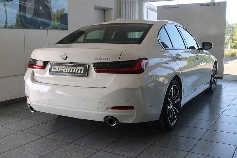 Gebraucht BMW 320 Performance 184 PS (135 kW) 2024 Alpinweiss iii Limousine