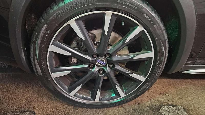 Gebraucht Volvo V60 CC Summum 190 PS (139 kW) 2016 Schwarz Kombi