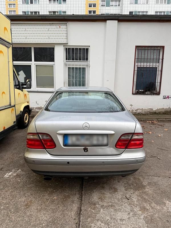 Silber Gebraucht 1999 Mercedes CLK230 Coupé | 1.999 € (Fairer Preis) - Bild 1/4