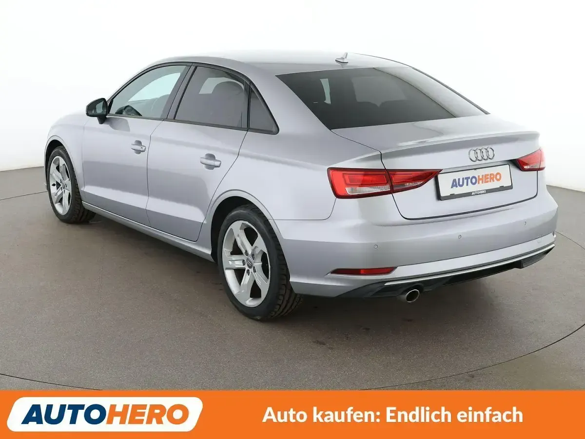 Gebraucht Audi A3 Sport 116 PS (85 kW) 2018 Florettsilber Limousine
