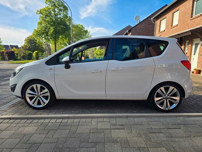 Second-hand Opel Meriva 120 CP (88 kW) 2012 Alb Monovolum