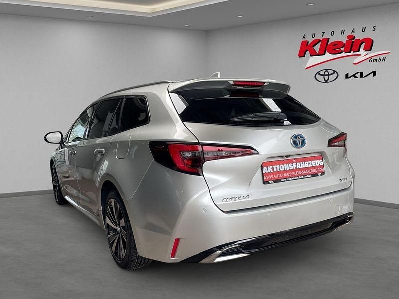 Neu Toyota Corolla 141 PS (103 kW) 2025 Silber Kombi