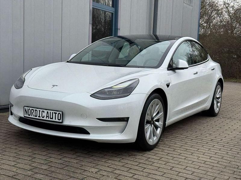 Gebraucht Tesla Model 3 324 kW (441 PS) 2021 Pearl white multicoat Limousine