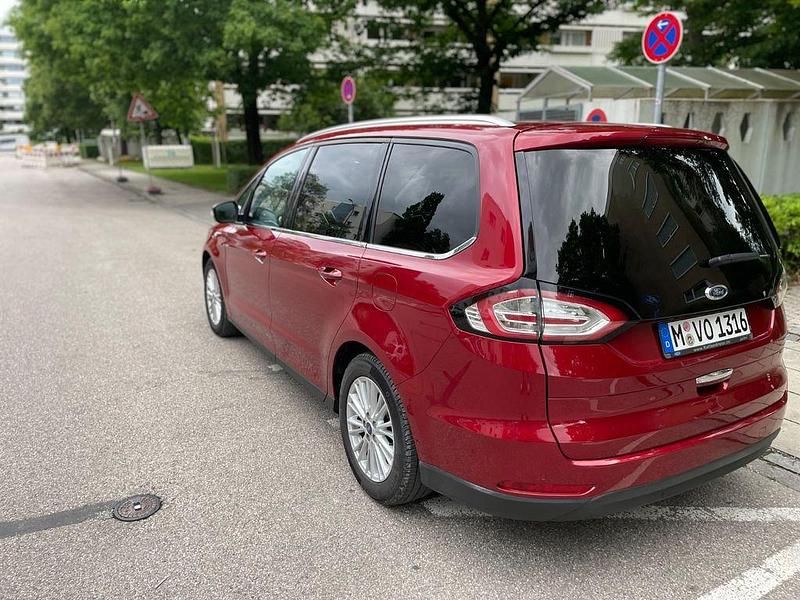 Gebraucht Ford Galaxy Trend 150 PS (110 kW) 2016 Rot Van / Kleinbus