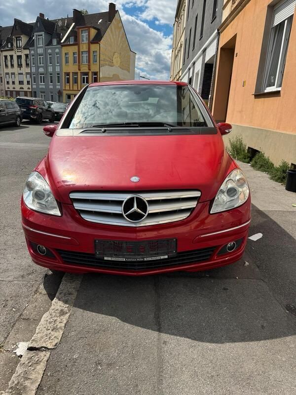 Rot Gebraucht 2005 Mercedes B200 Van / Kleinbus | 1.250 € (Guter Preis) - Bild 1/4