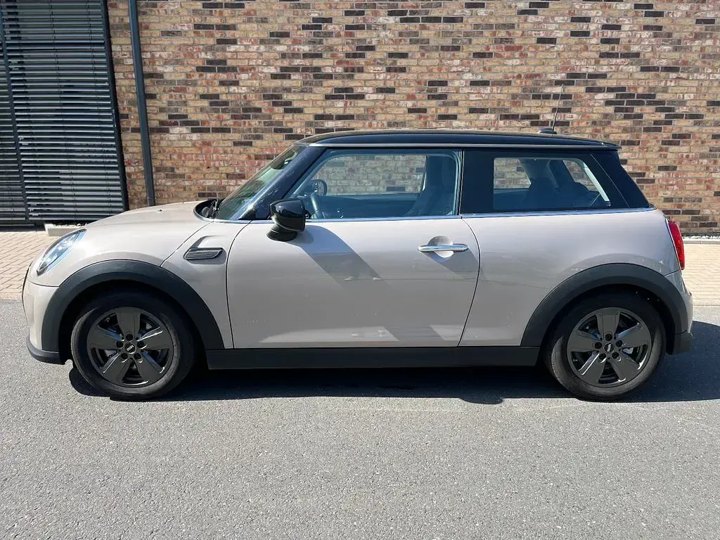 Gebraucht Mini Cooper 136 PS (100 kW) 2023 Rooftop grey metallic Kleinwagen