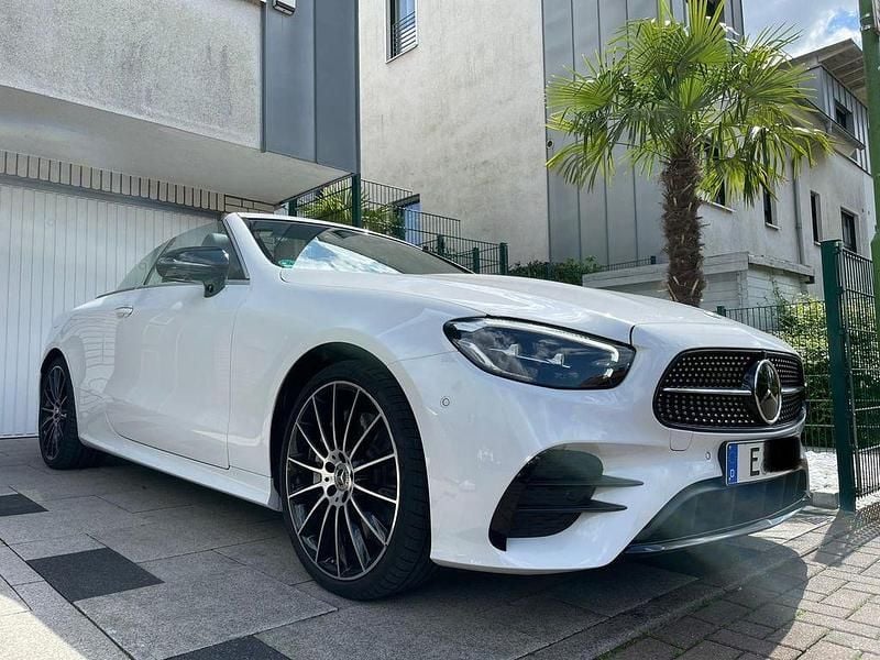 Gebraucht Mercedes E400 330 PS (242 kW) 2022 Weiß Cabrio