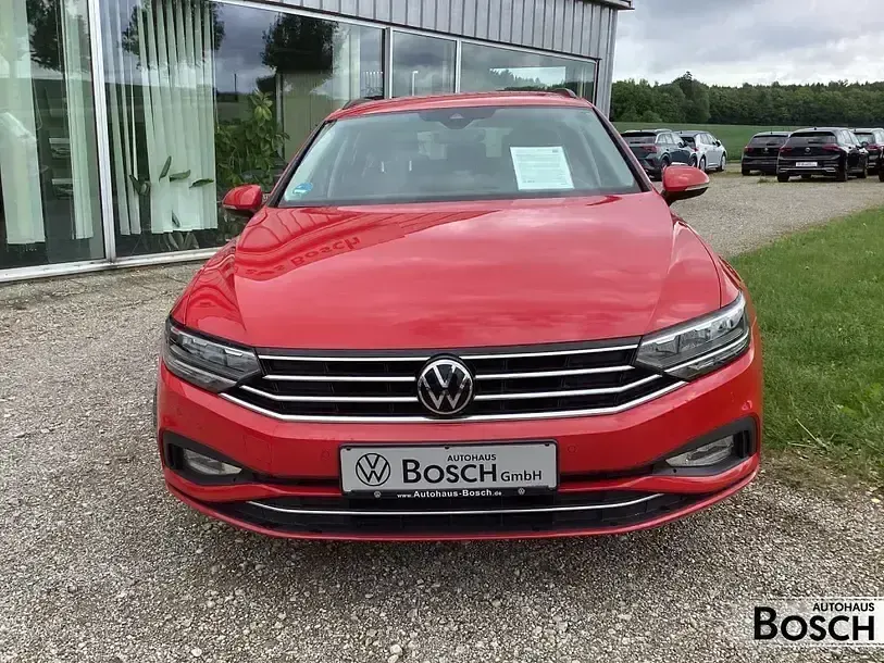 Gebraucht VW Passat Business 122 PS (89 kW) 2023 Tornadorot Kombi