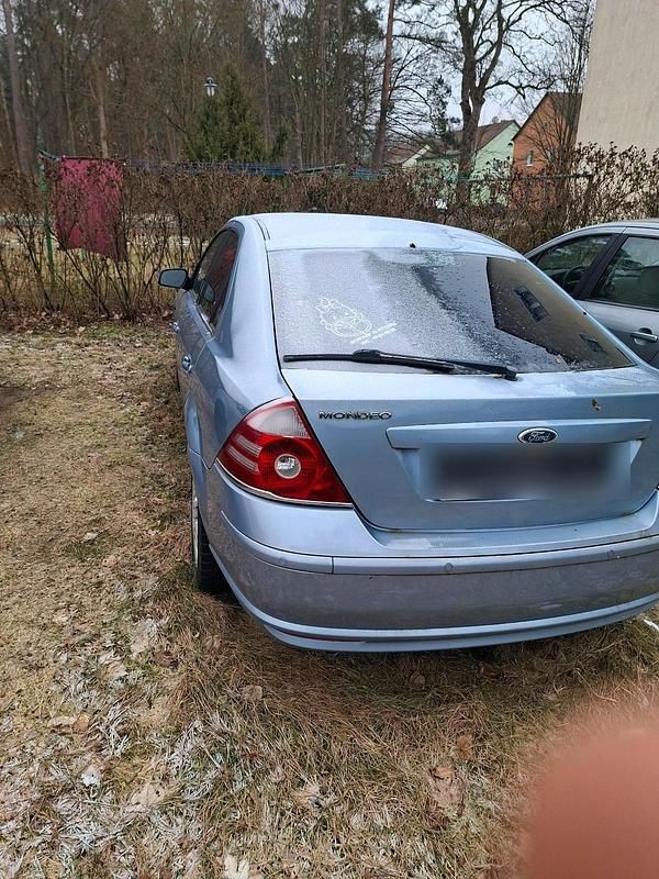 Gebraucht Ford Mondeo 107 PS (78 kW) 2004 Blau Limousine
