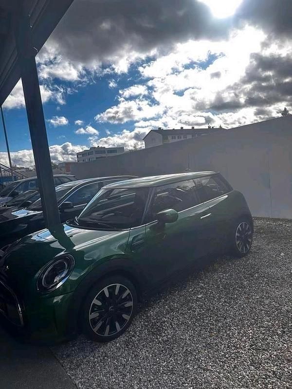 Gebraucht Mini ONE Classic 102 PS (75 kW) 2022 Grün Kleinwagen