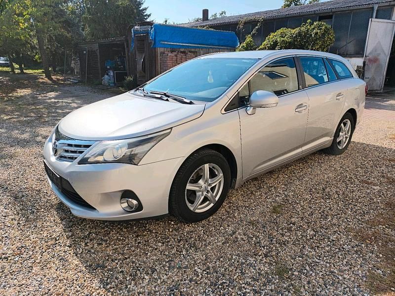 Silber Gebraucht 2012 Toyota Avensis Kombi | 3.950 € (Fairer Preis) - Bild 1/4