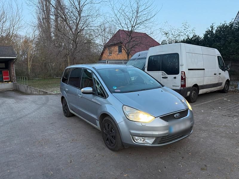Grau Gebraucht 2007 Ford Galaxy Van / Kleinbus | 2.500 € (Guter Preis) - Bild 1/4