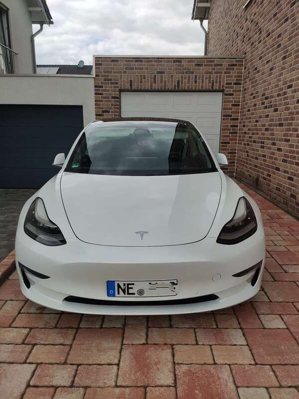 Weiß Gebraucht 2019 Tesla Model 3 Long Range Limousine | 21.290 € (Teuer) - Bild 1/4