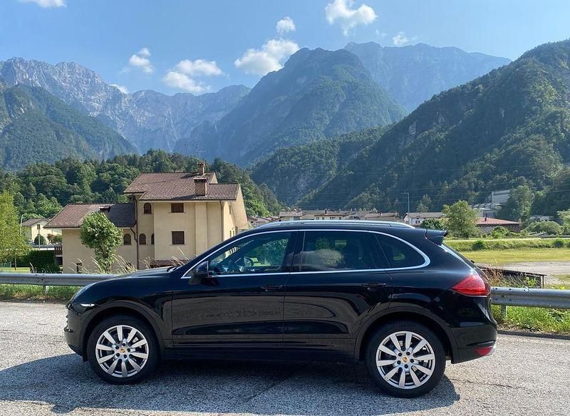 Second-hand Porsche Cayenne 245 CP (180 kW) 2011 Negru SUV