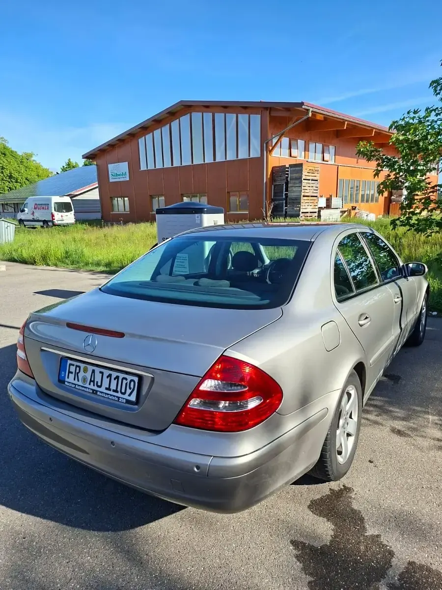 Gebraucht Mercedes E240 177 PS (130 kW) 2002 Limousine