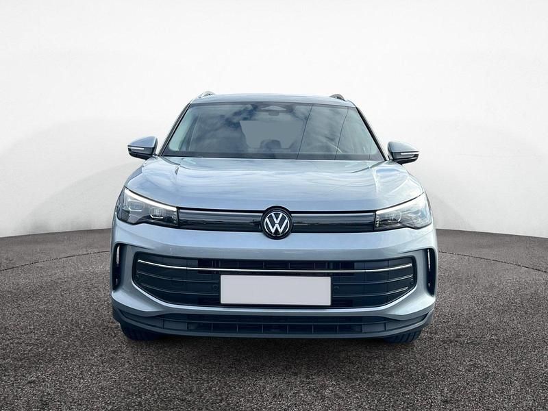 Neu VW Tiguan Life 150 PS (110 kW) 2025 Oyster silver SUV