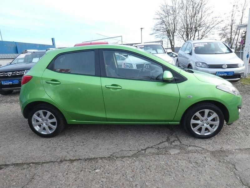 Gebraucht Mazda 2 Active 75 PS (55 kW) 2011 Grün Kleinwagen