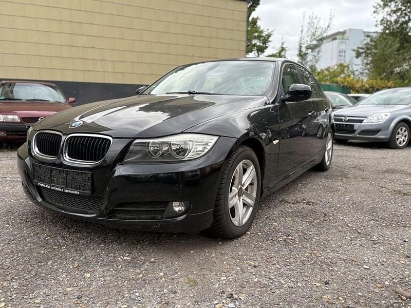 Grau Gebraucht 2008 BMW 318 Comfort Edition Limousine | 2.400 € (Superpreis) - Bild 1/4