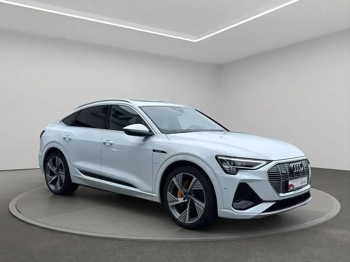 Gebraucht Audi e-tron Sportback S-Line 300 kW (408 PS) 2022 Gletscherweiß metallic SUV