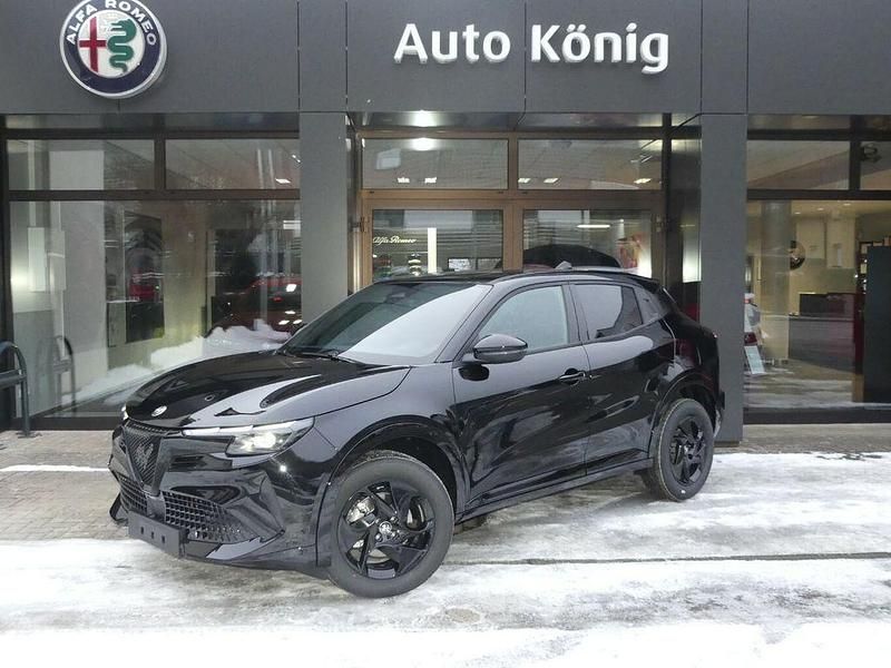 Neu Alfa Romeo Junior Sprint 145 PS (106 kW) 2026 Schwarz SUV