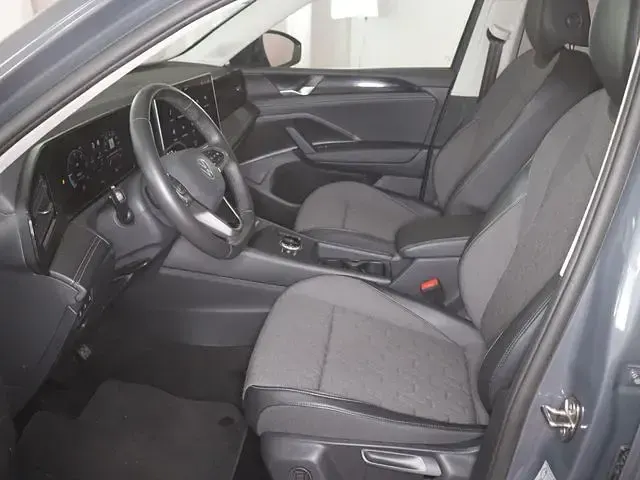 Gebraucht VW Tiguan Edition 193 PS (141 kW) 2024 Delfingrau metallic (metallic) SUV