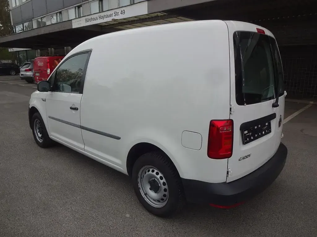 Używany VW Caddy 84 KM (61 kW) 2016 Biały Minivan