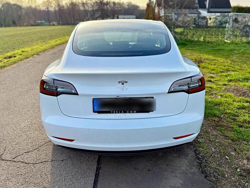 Gebraucht Tesla Model 3 Standard Range Plus 208 kW (283 PS) 2021 Weiß Limousine