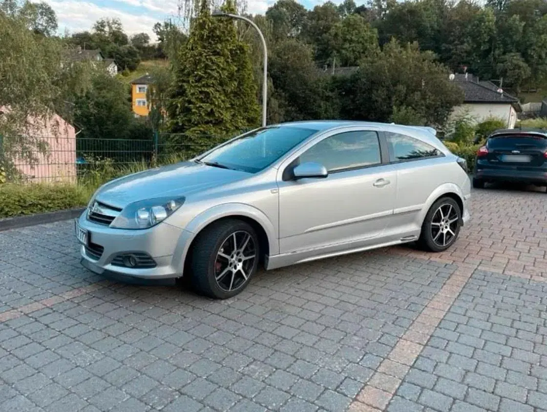 Brugt Opel Astra 105 HK (77 kW) 2006 Sølv Coupe