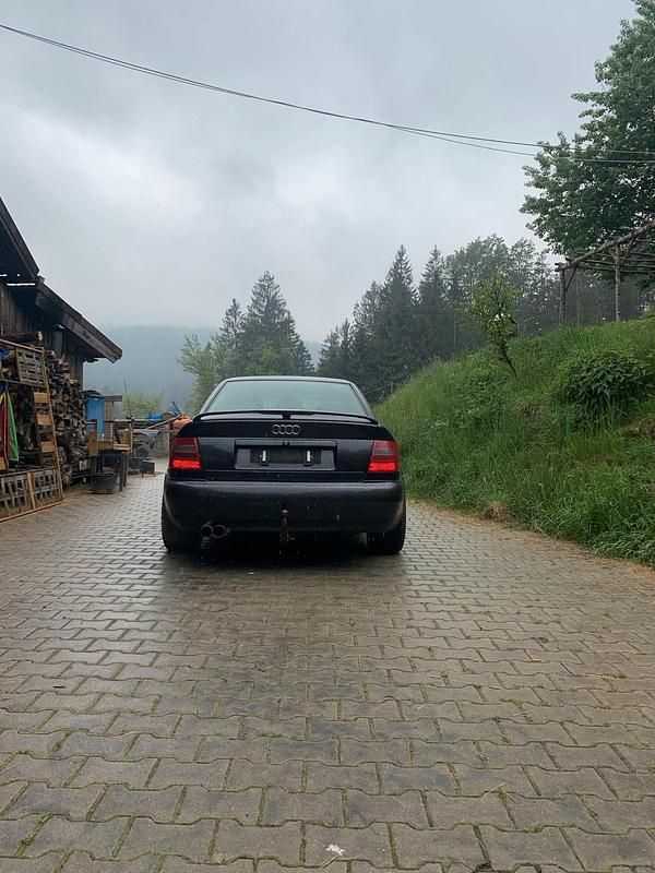 Violet Gebraucht 1995 Audi A4 Limousine | 2.900 € - Bild 1/4