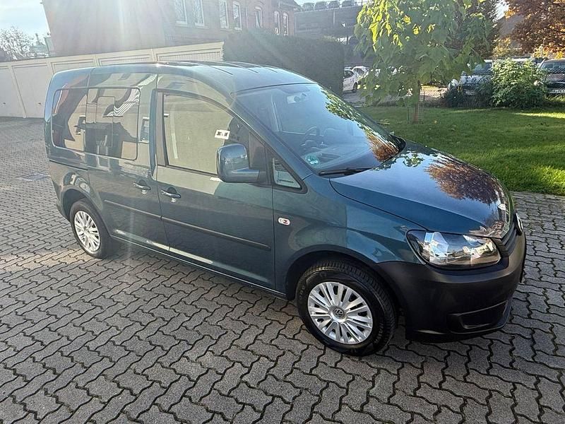 Grün Gebraucht 2015 VW Caddy Comfortline Van / Kleinbus | 7.999 € (Superpreis) - Bild 1/4