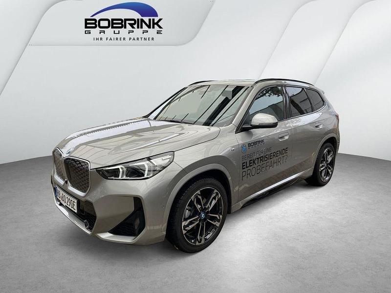 Silber Gebraucht 2025 BMW iX1 M Sport SUV | 48.890 € (Teuer) - Bild 1/4